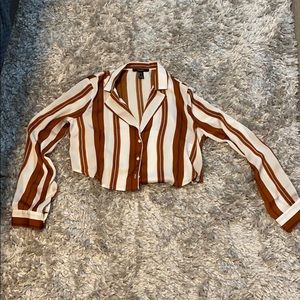 Forever 21 Satin Cropped Buttoned Shirt. (Small)